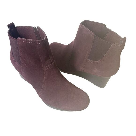 Clarks Collection Burgundy Suede Ankle Bootie Womens 6.5M Wedge Casual Zip Boots - Picture 1 of 10